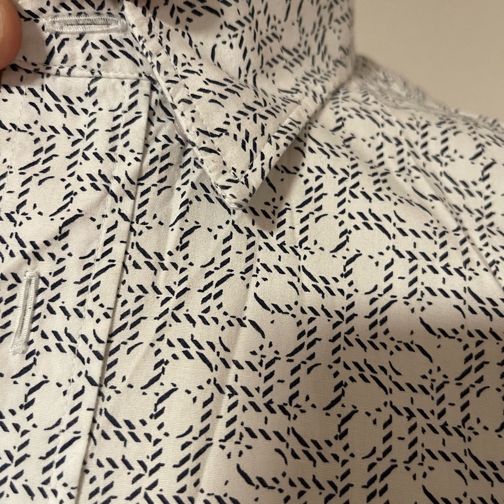 Buttom down CH Carolina Herrera. Perfect condition